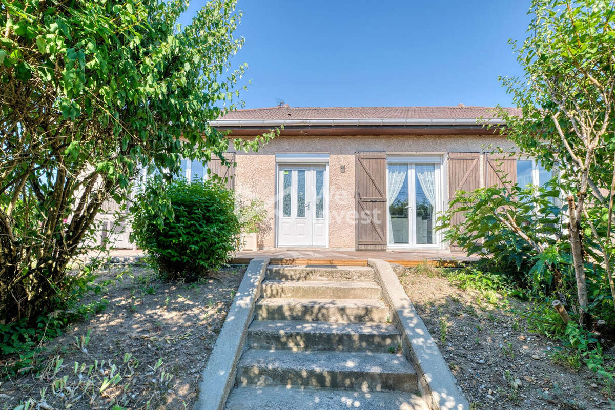 Maison à SAINT-ROMAIN-DE-JALIONAS