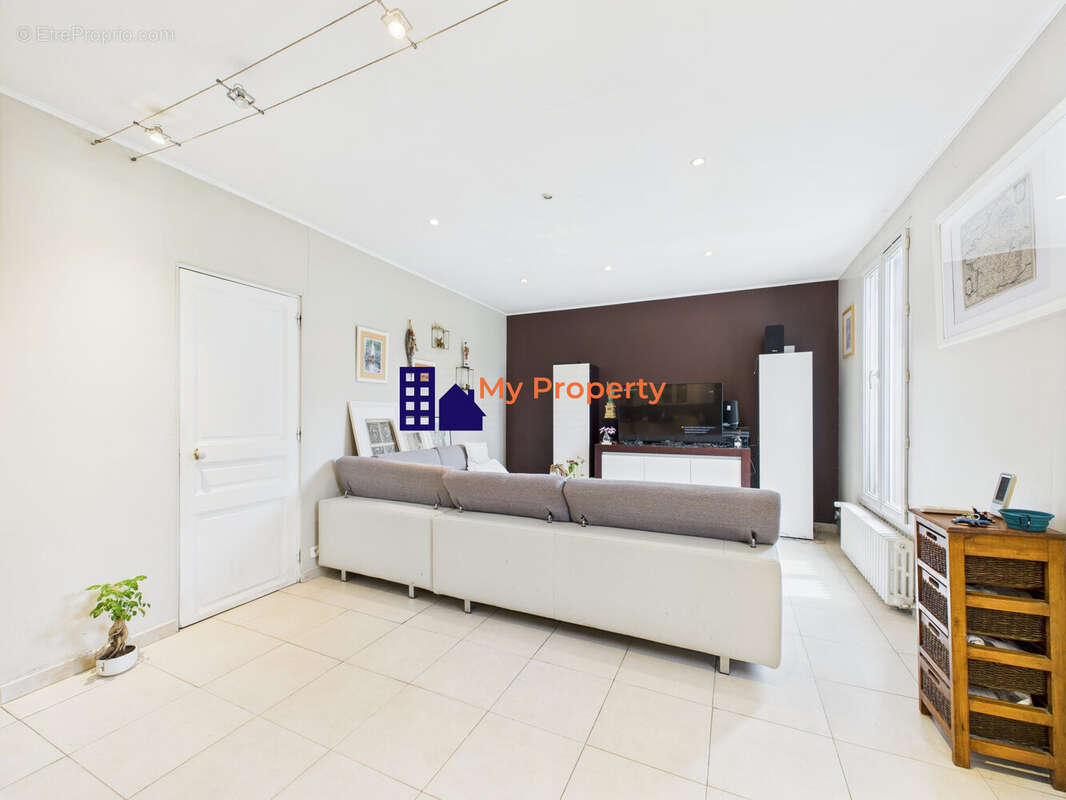 Appartement à HOUILLES