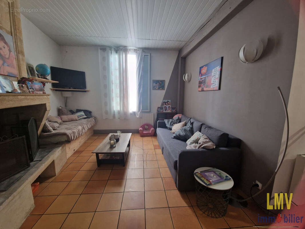 Maison à SAINT-MEDARD-DE-GUIZIERES