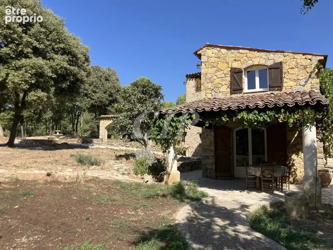 Flayosc maison t5 sur 1 hectare avec piscine - photo 4