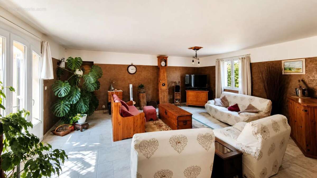 Belle villa spacieuse avec grand terrain et logement independant - photo 3