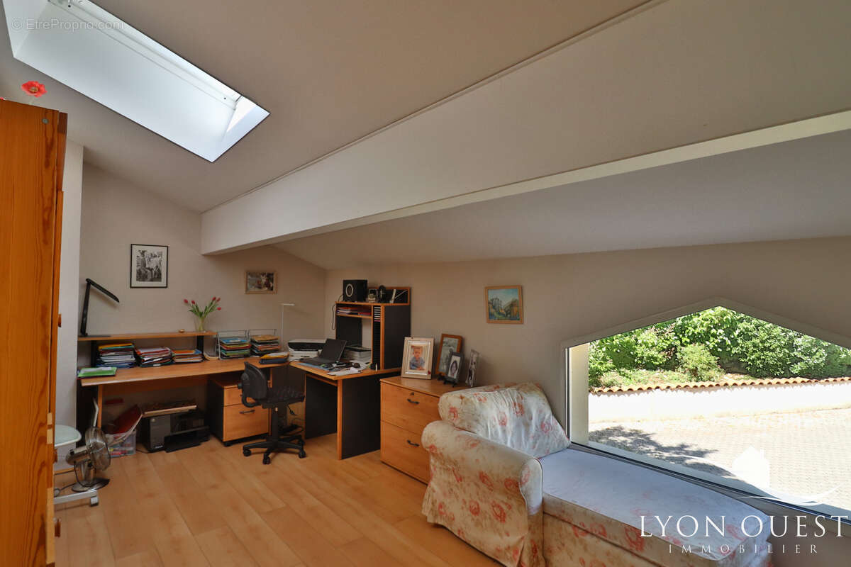 Maison  familiale  de  182 m2 proche centre charbonnieres - photo 15