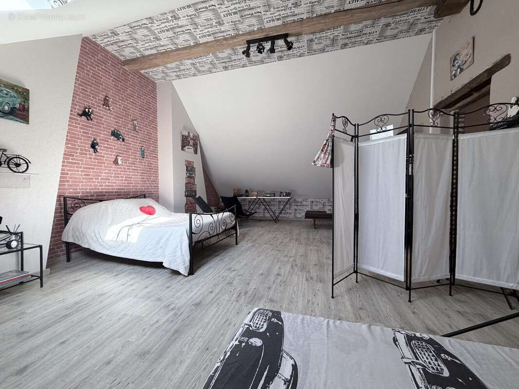 Maison à LONGEPIERRE