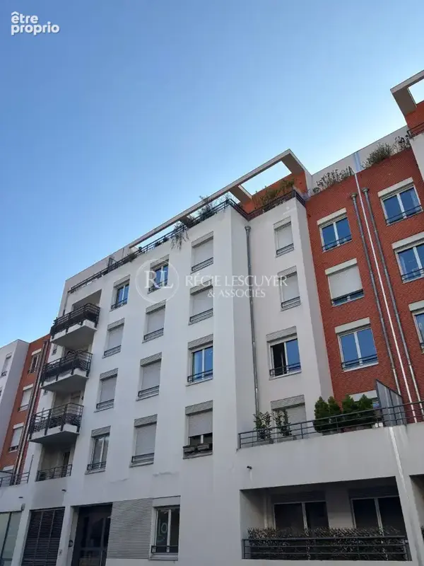 Métro Valmy   T3 avec balcon à 2 min du métro et garage en option - photo 6