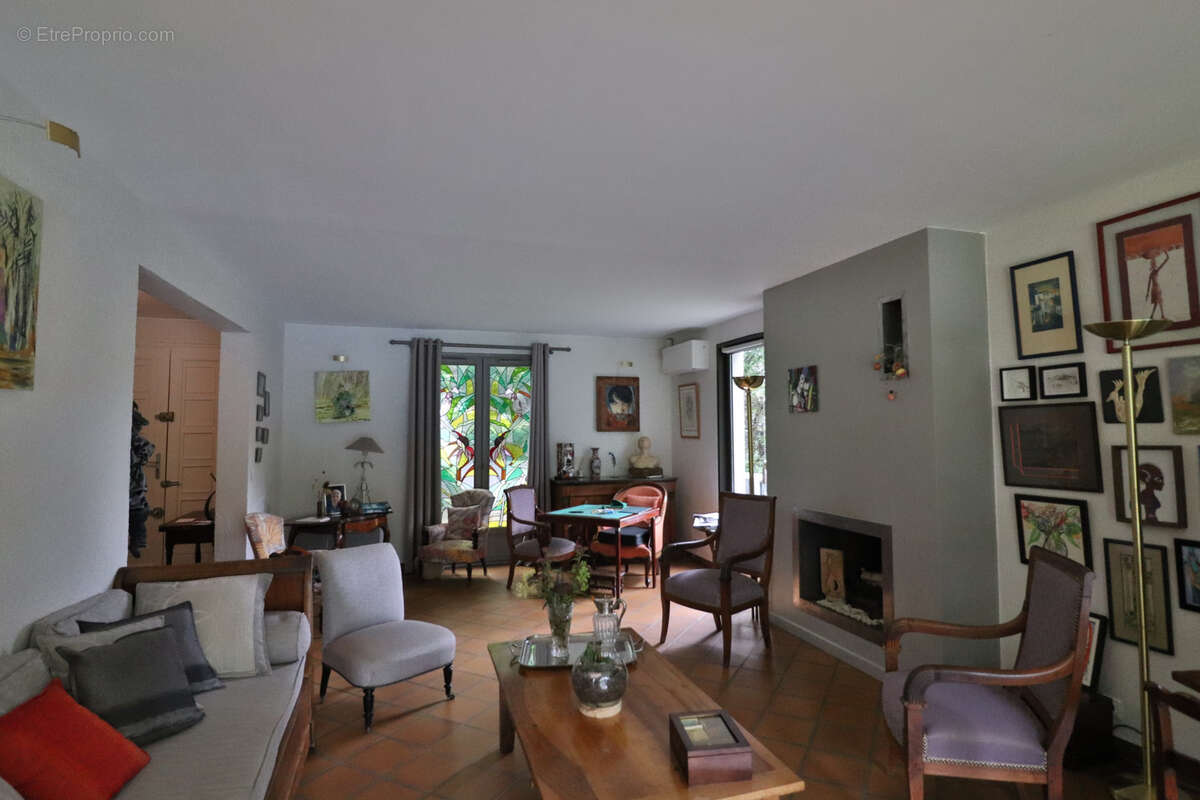 Maison à CHARBONNIERES-LES-BAINS