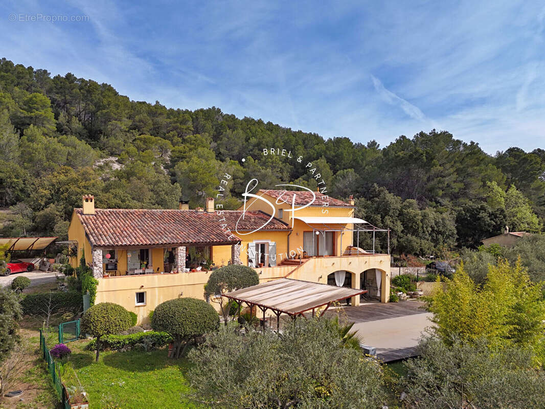 Maison à VILLECROZE