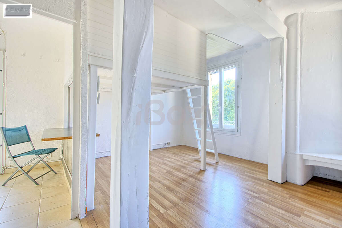 Toulon - claret /  valbourdin - studio de 31 m2 en dernier etage - photo 5
