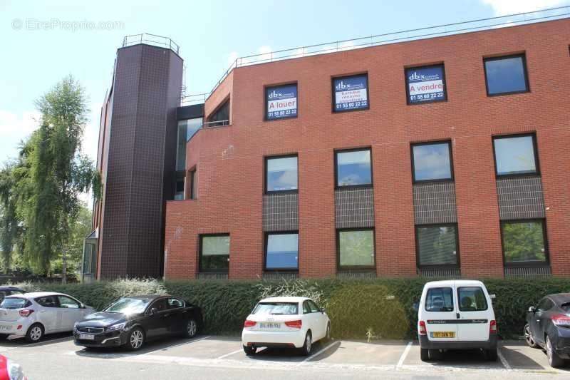 Commerce à MONTIGNY-LE-BRETONNEUX