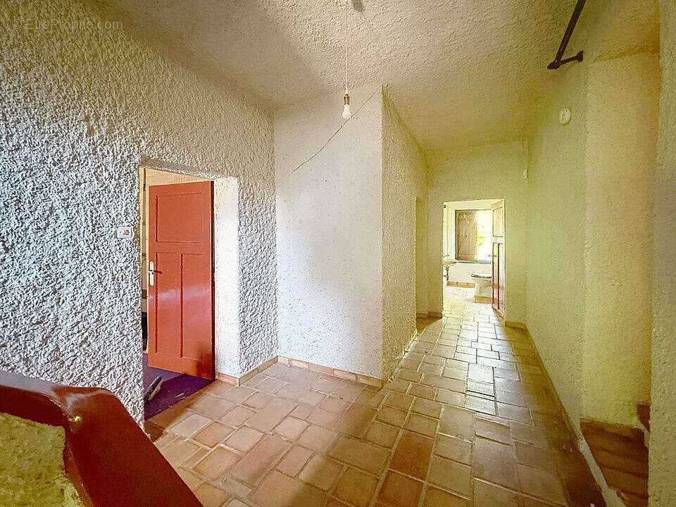 KANFEN - Demeure en pierre de taille de 266,73 m2 habitables Terrain de 1 834 m2  Dépendances   430000,- € - photo 10