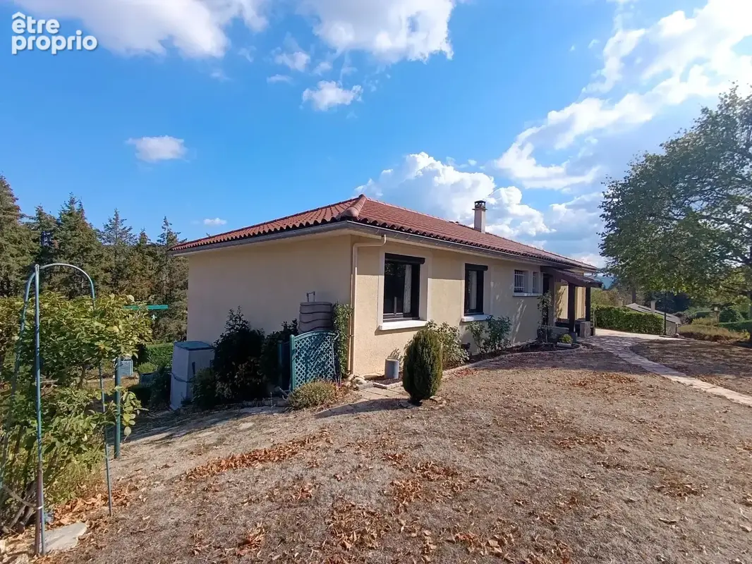 Maison familiale de 180m² à Saint-Genest-Lerpt - photo 16