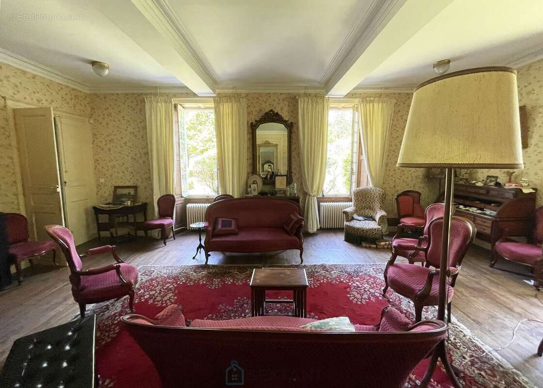 Maison à BARBEZIEUX-SAINT-HILAIRE