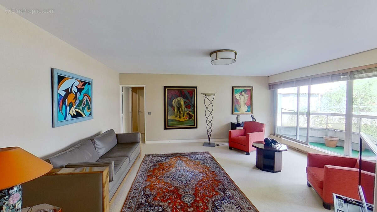 Appartement à PARIS-14E