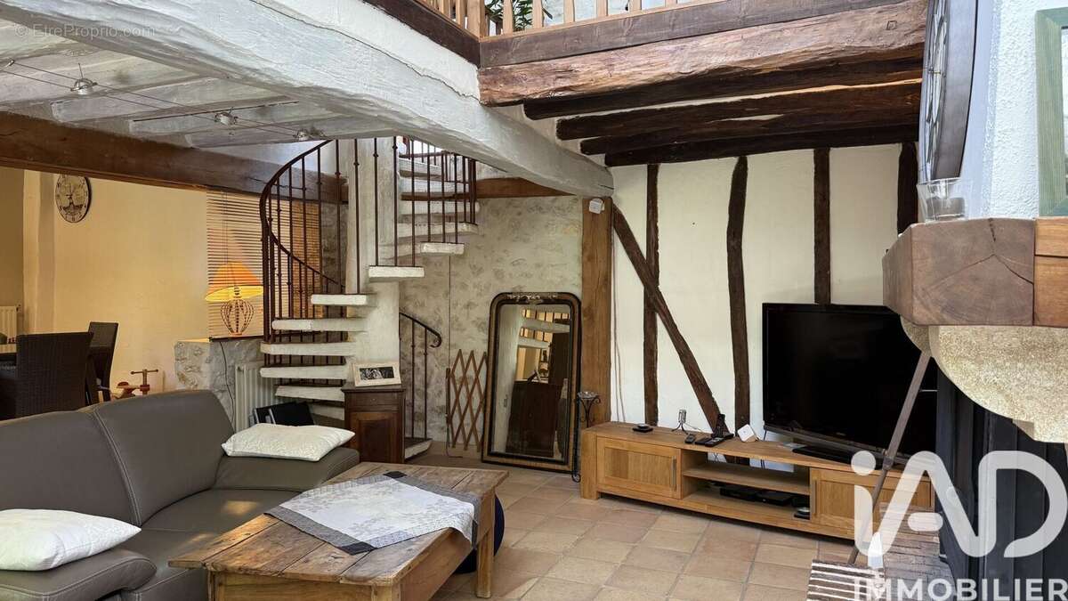 Maison 135 m² à Salins  - photo 2