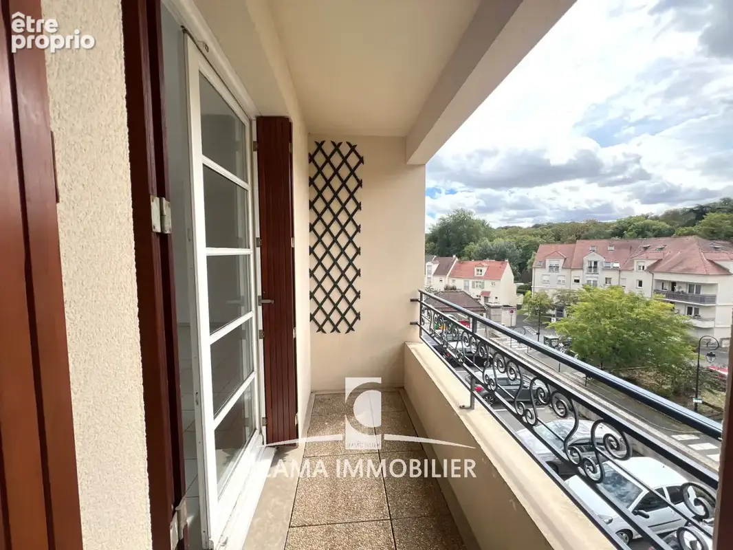 Appartement au centre du village vaste séjour, une grande chambre, box et ascenseur - photo 5