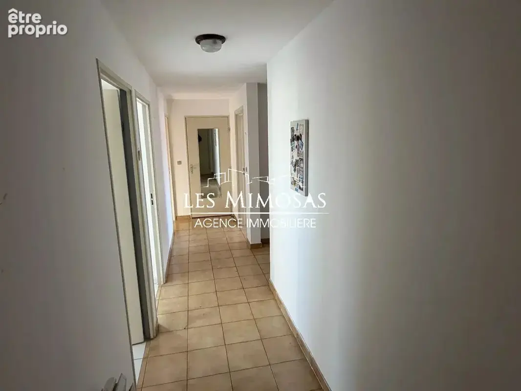FREJUS, proche plages - Appartement 3 pièces avec parking et cave - photo 11