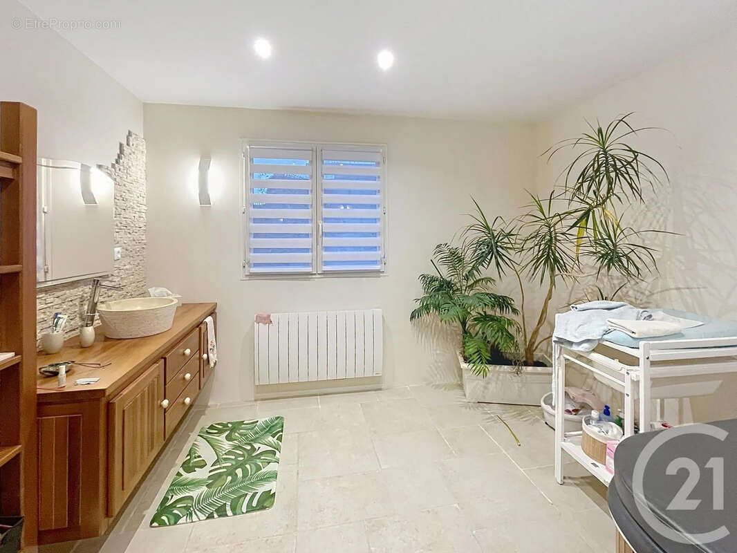 Maison à EVRY-GREGY-SUR-YERRE