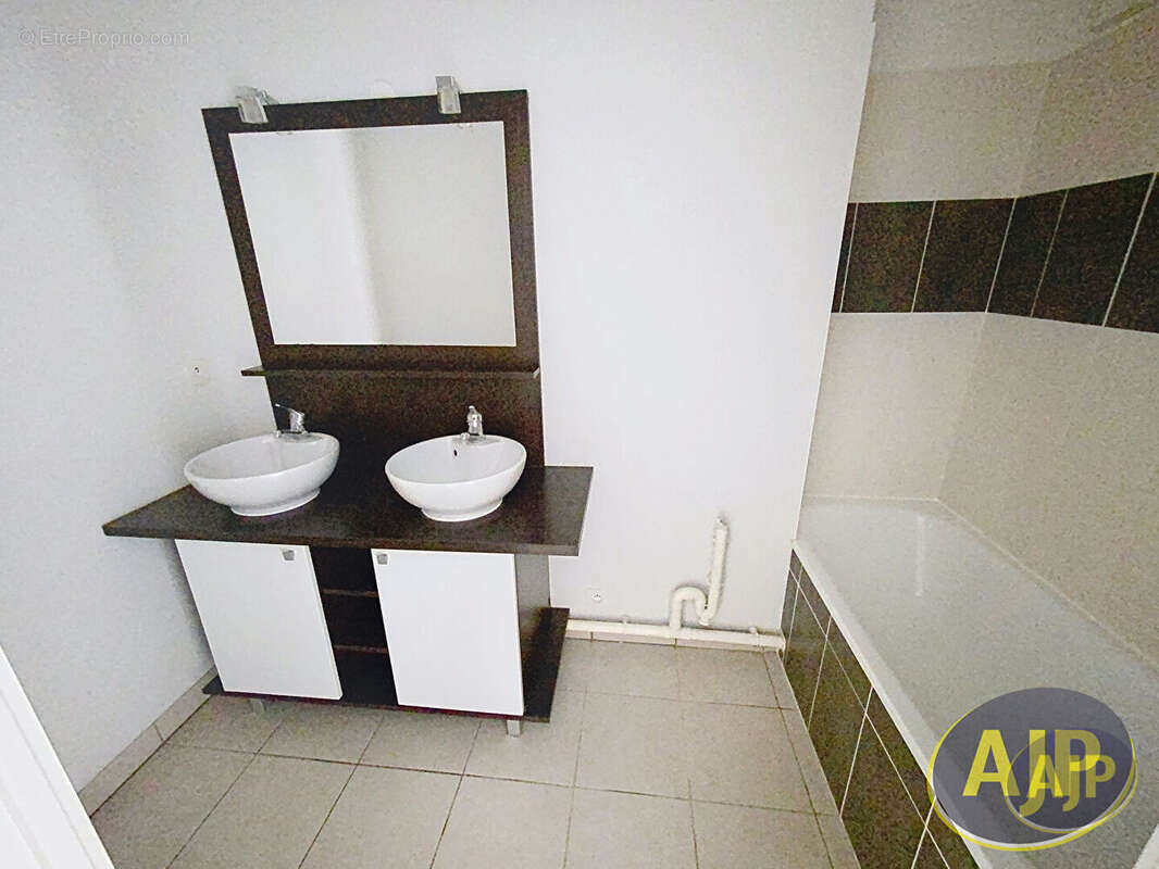 Appartement à PAREMPUYRE
