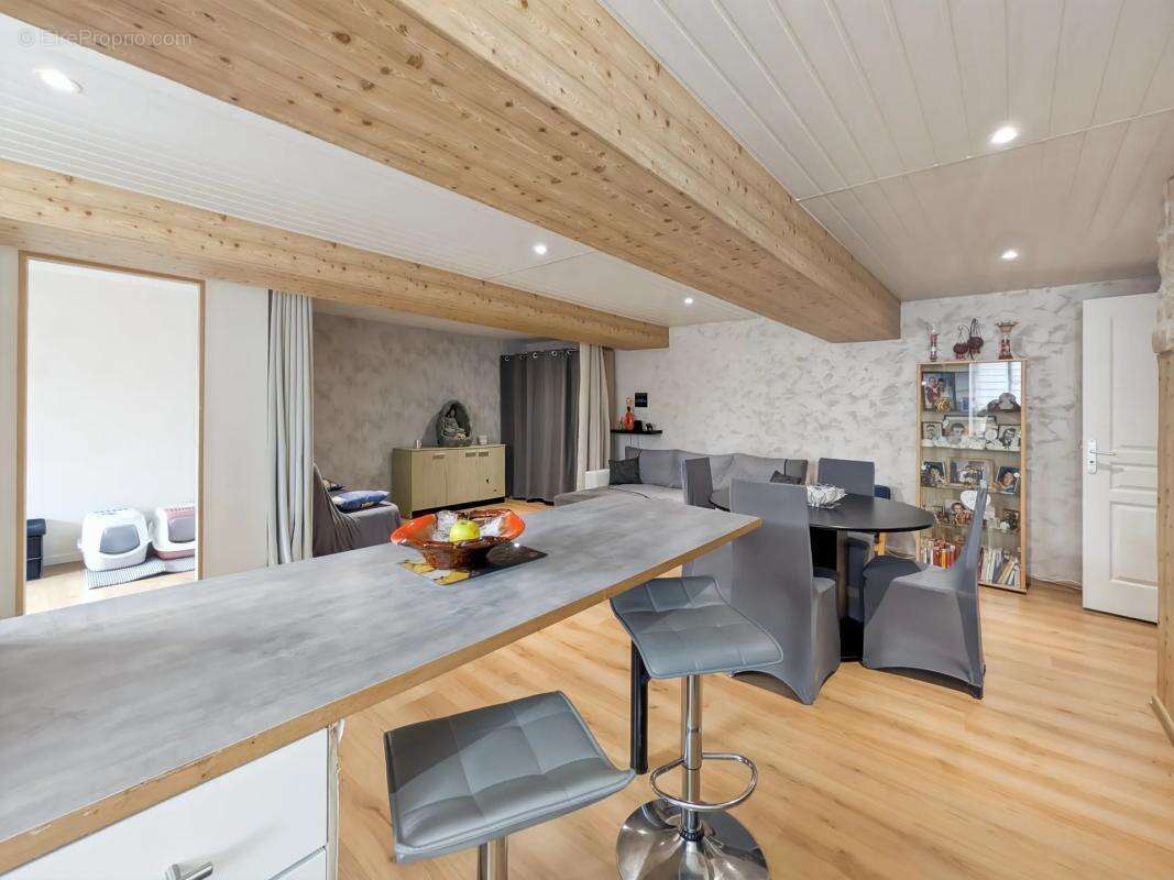 Maison à PERRIERS-EN-BEAUFICEL