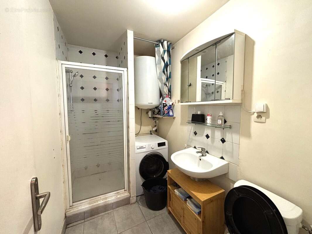 SALLE D EAU 2ND ETAGE