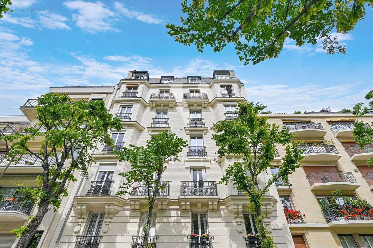 Appartement à NEUILLY-SUR-SEINE