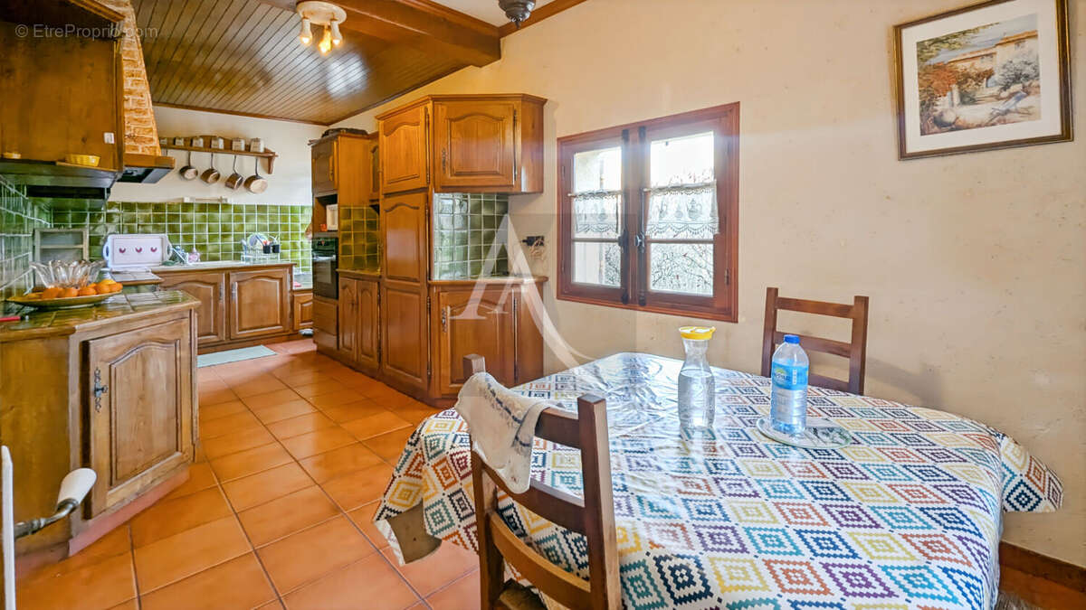 Maison à BLANQUEFORT-SUR-BRIOLANCE