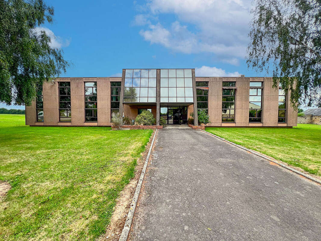 A vendre - Bureaux haut de gamme à la Lande Patry - photo 12
