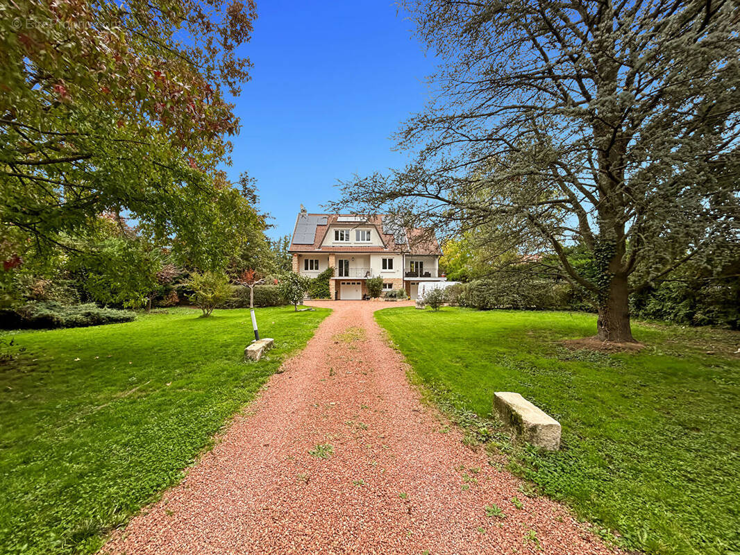 Maison à SAINT-SYMPHORIEN-DE-LAY