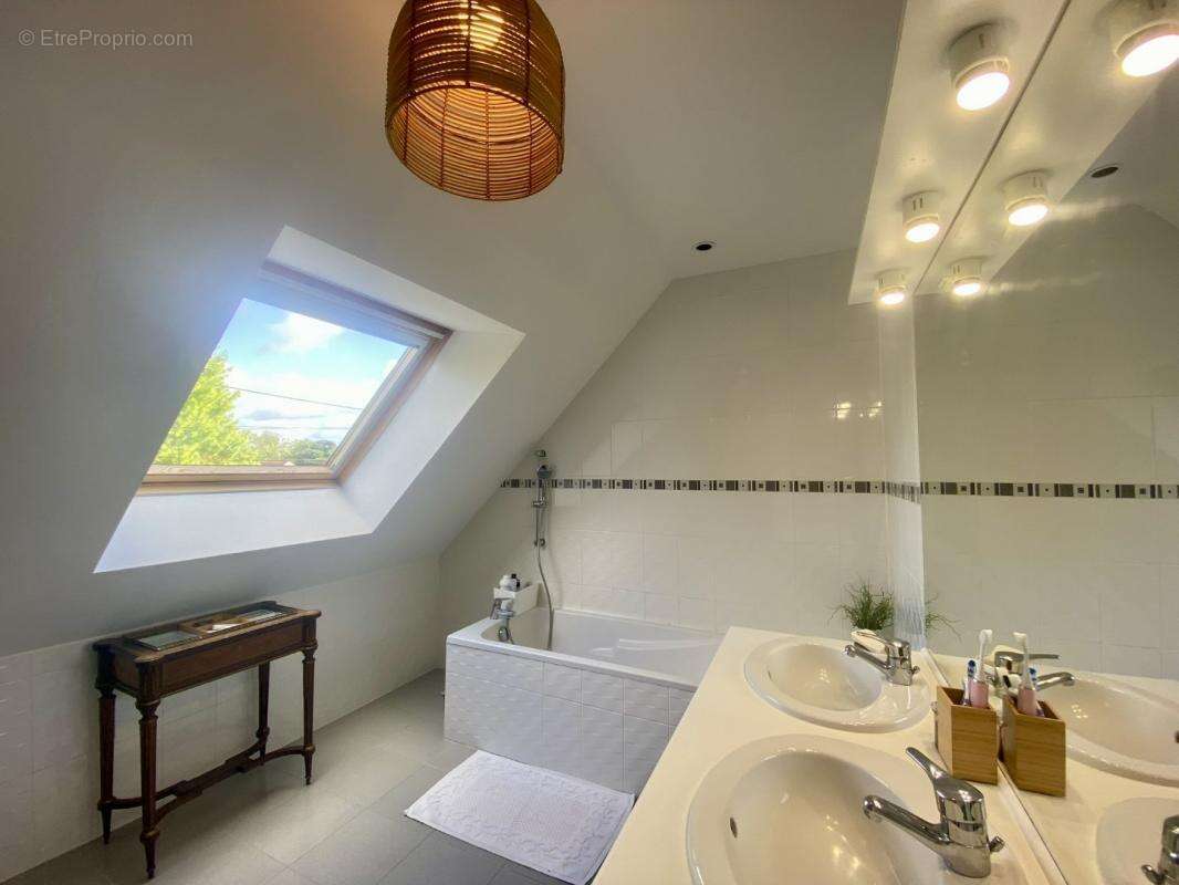 Maison à SAINT-PRYVE-SAINT-MESMIN