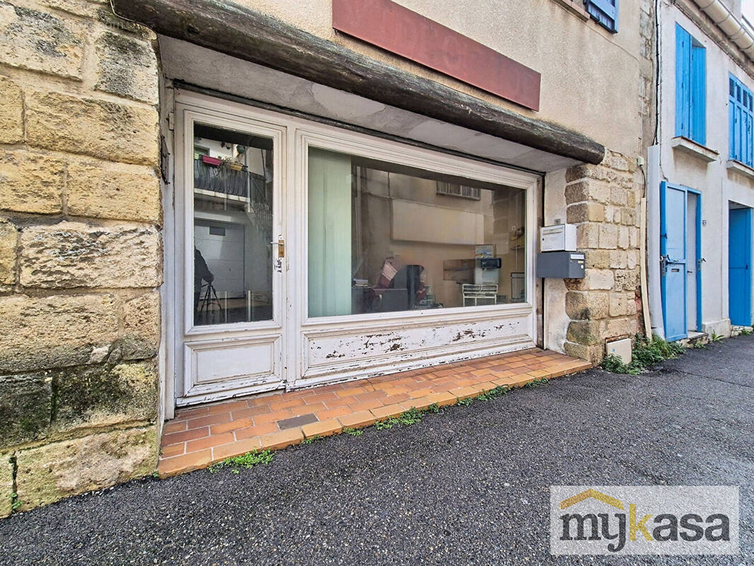 Commerce à SAINT-MITRE-LES-REMPARTS