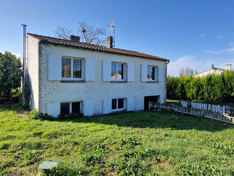 Maison à LES NOUILLERS