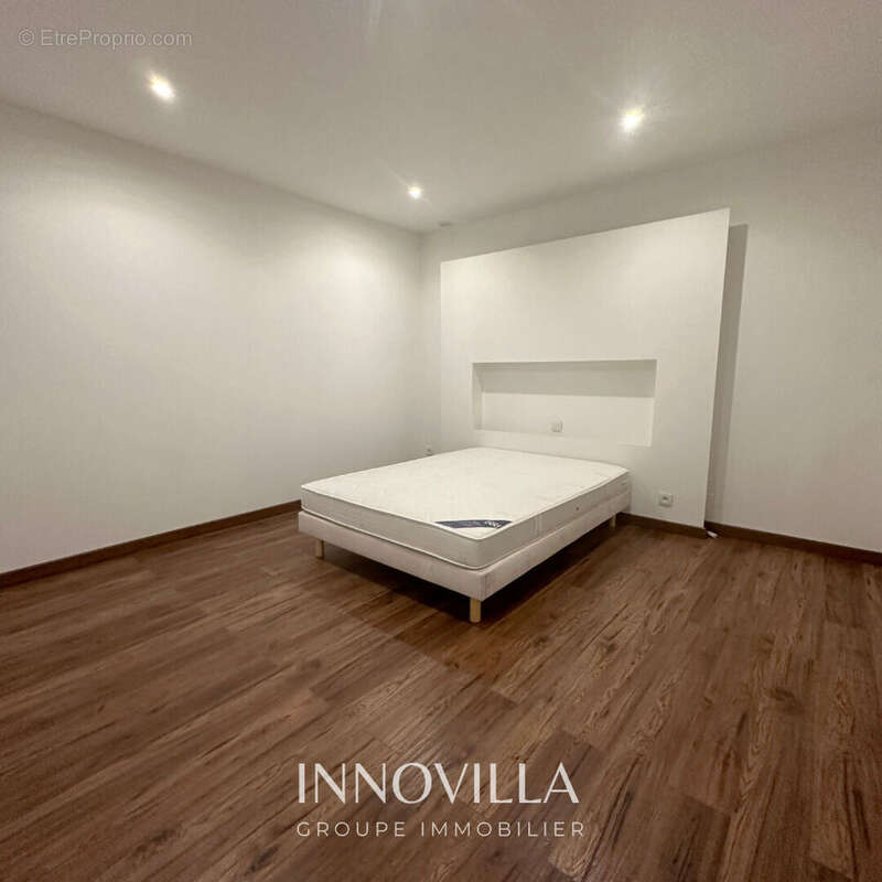 Commerce à PECHBONNIEU