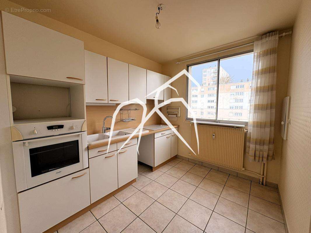 Appartement à MONT-SAINT-AIGNAN