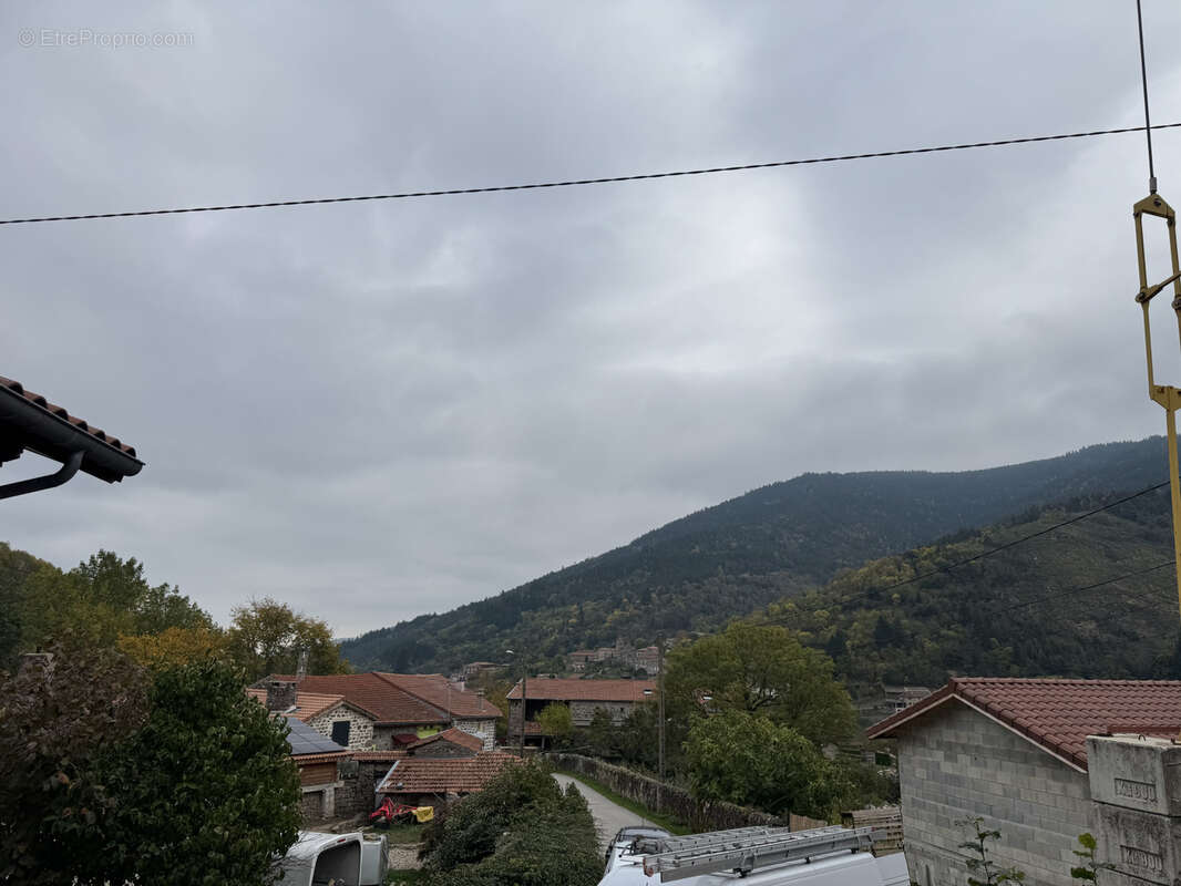 Maison à SAINT-JULIEN-VOCANCE