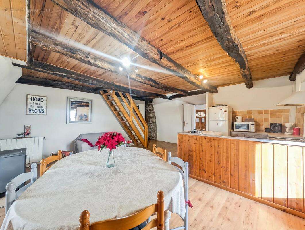 Maison à SAINT-BEAUZELY