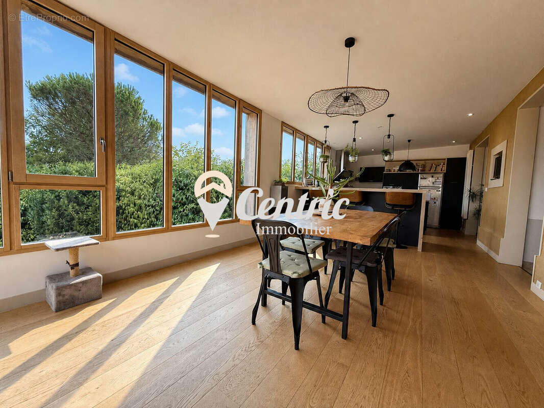 Maison 274 m² à Argenton-Chateau  - photo 2