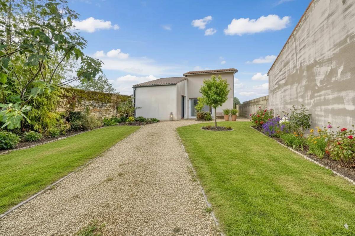Maison à TONNAY-CHARENTE