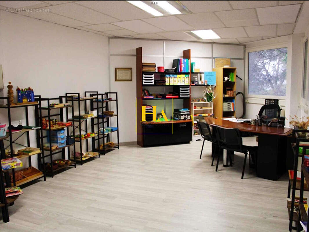 Commerce à VALBONNE