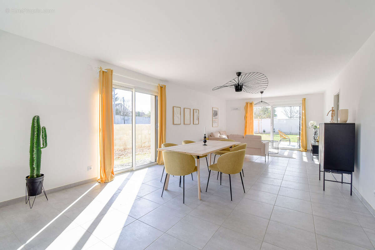 Maison à SAINT-PIERRE-DE-CHANDIEU