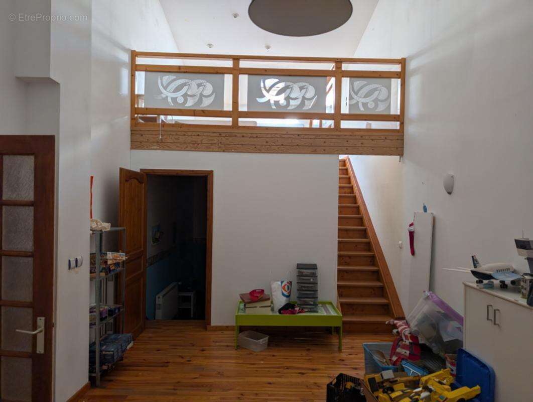 Maison 212 m² à Chavanoz  - photo 8