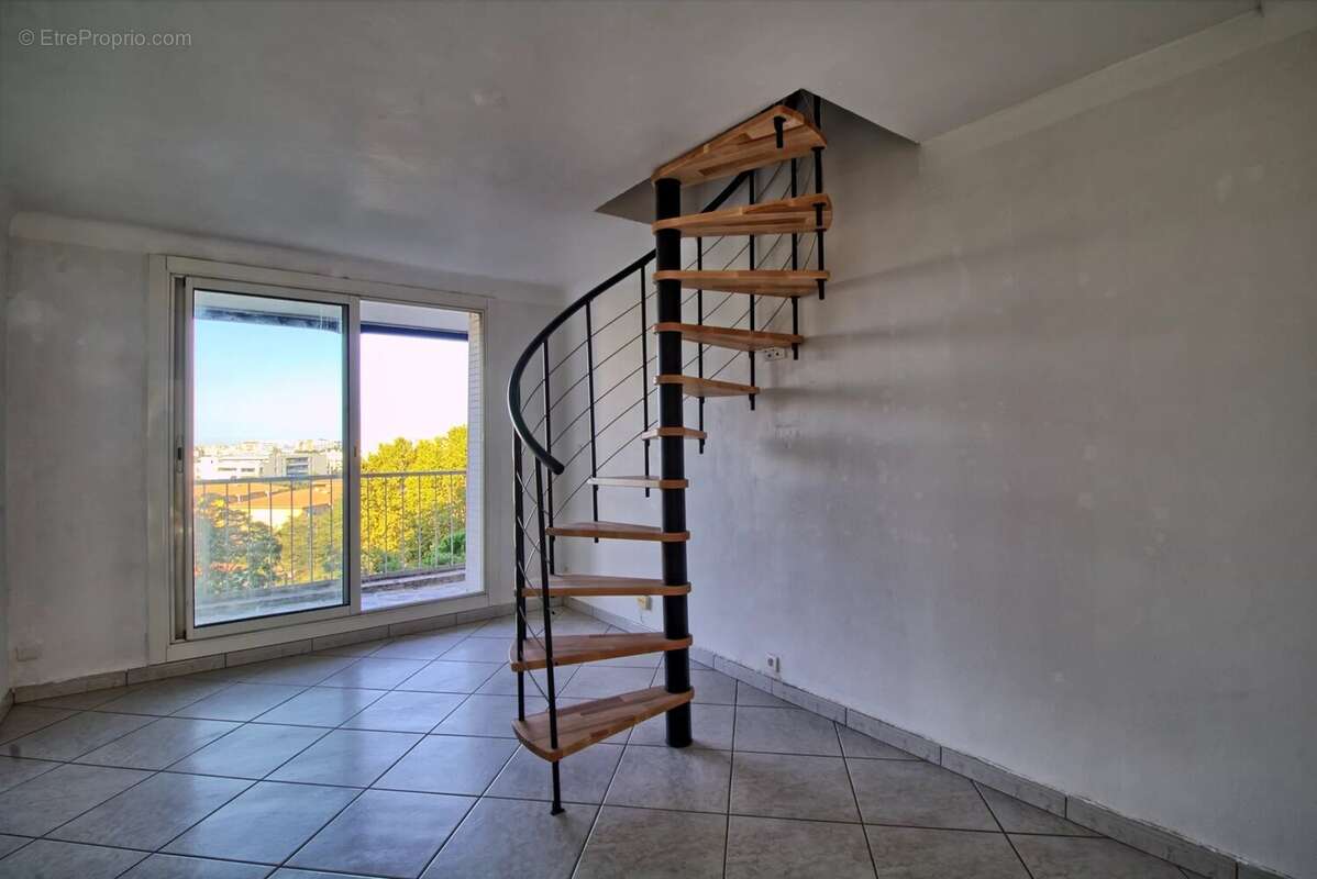 Appartement à MARSEILLE-4E