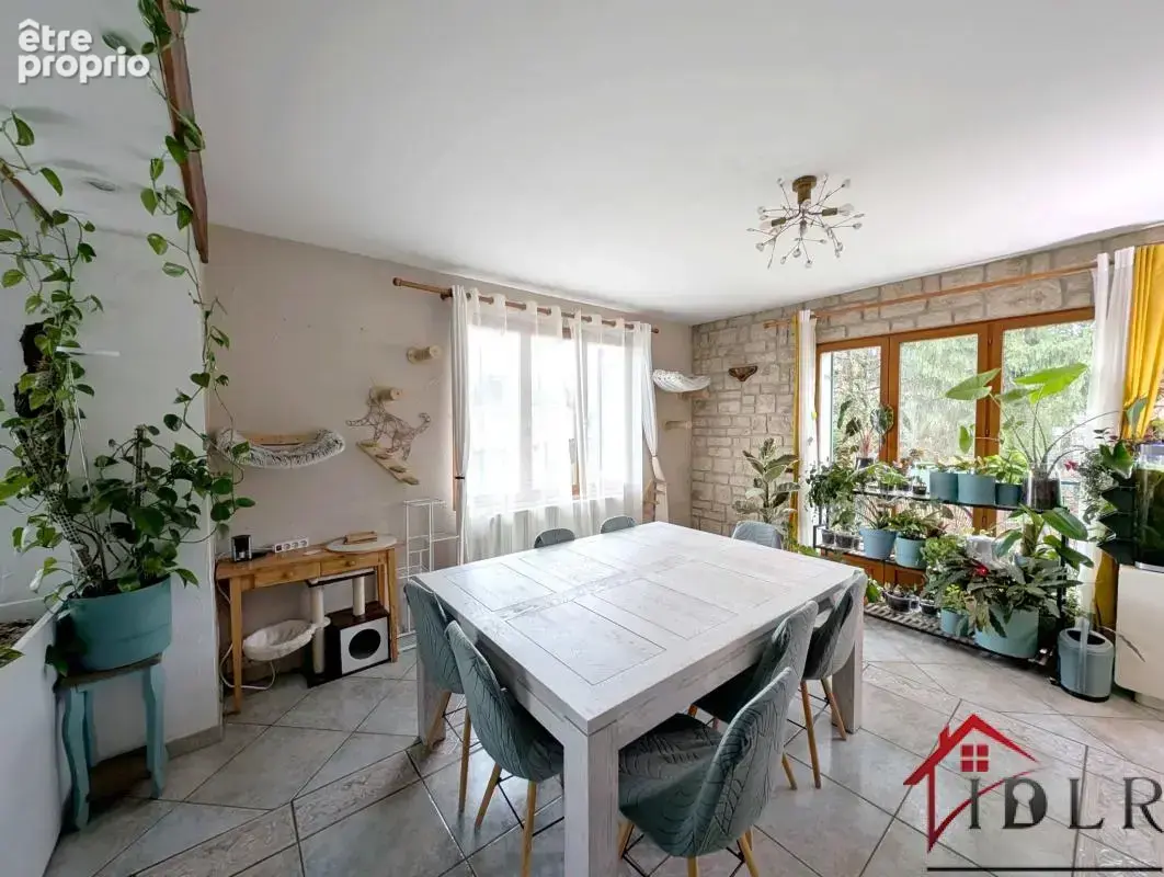 Maison familiale avec piscine, grand terrain et appartement - photo 4