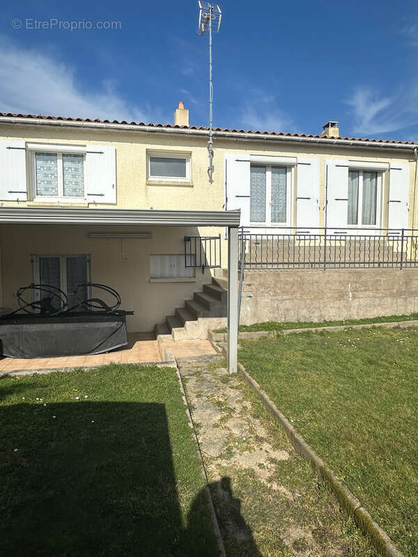 La Roche-sur-Yon Quartier Saint André d'Ornay trois chambres + un studio - photo 12