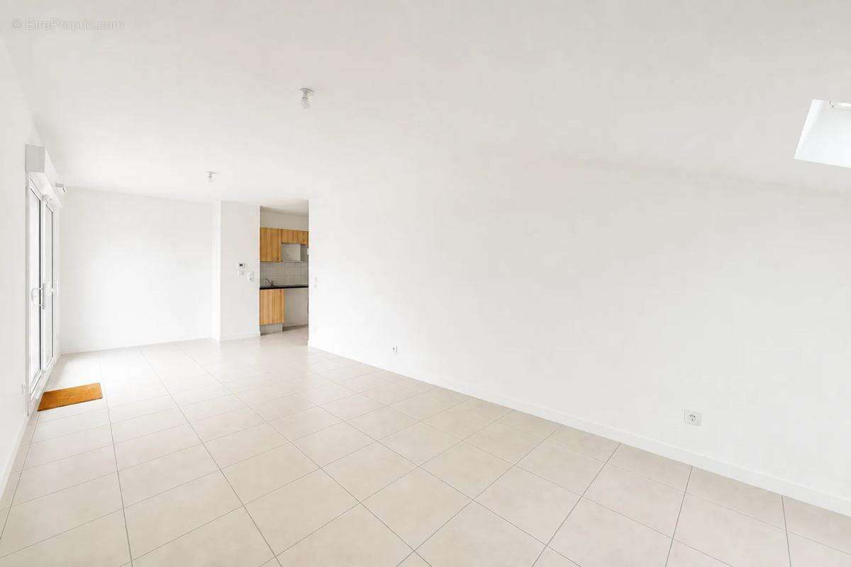 Appartement T4 lumineux avec balcon à Bassens - photo 5