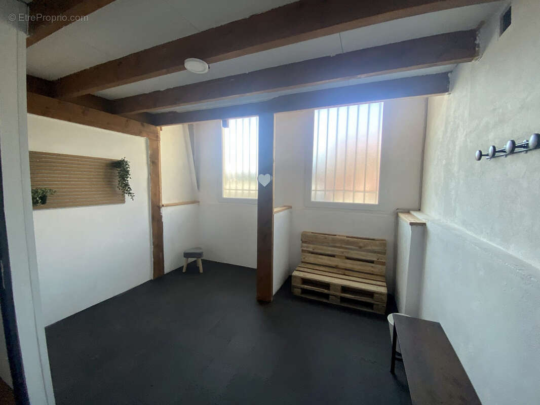 Commerce à CRAPONNE-SUR-ARZON