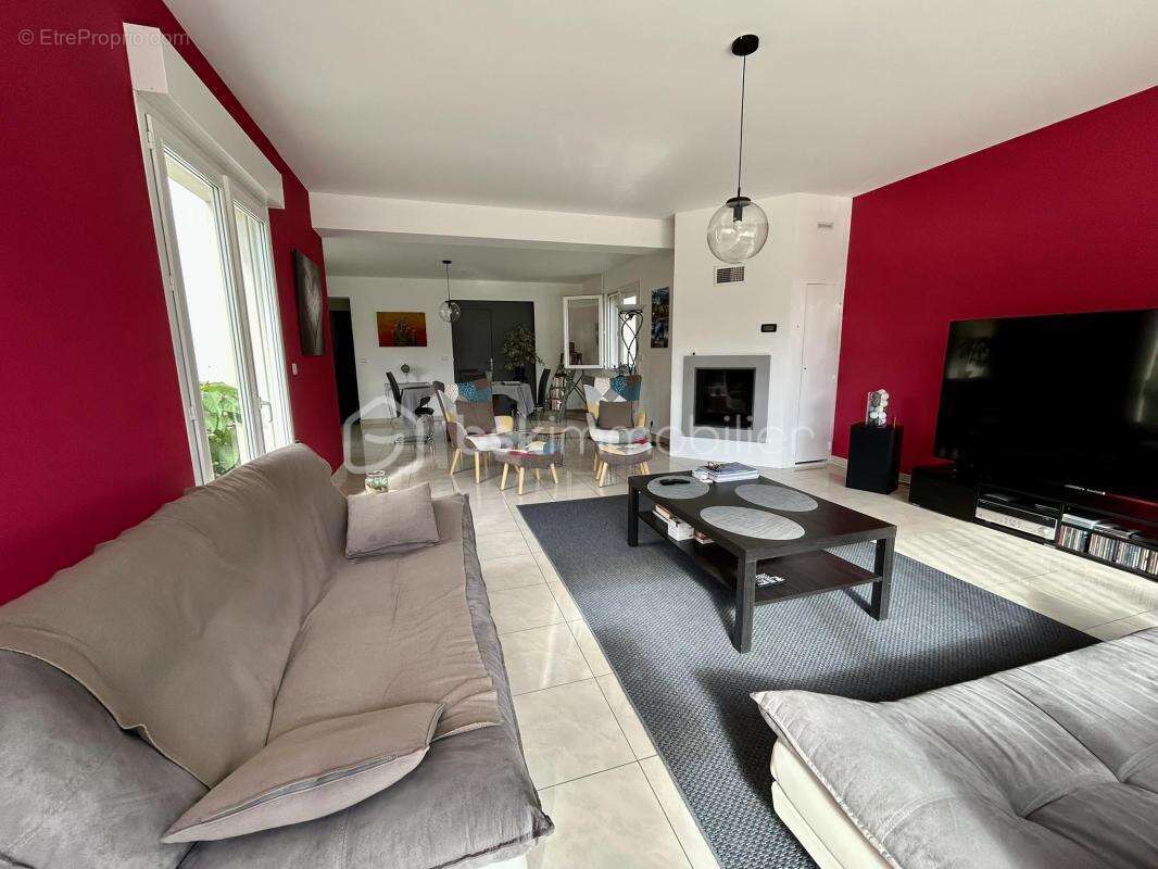 Maison 8 pièces 5 chambres de 205m² à VILLEBLEVIN (89340) - photo 5
