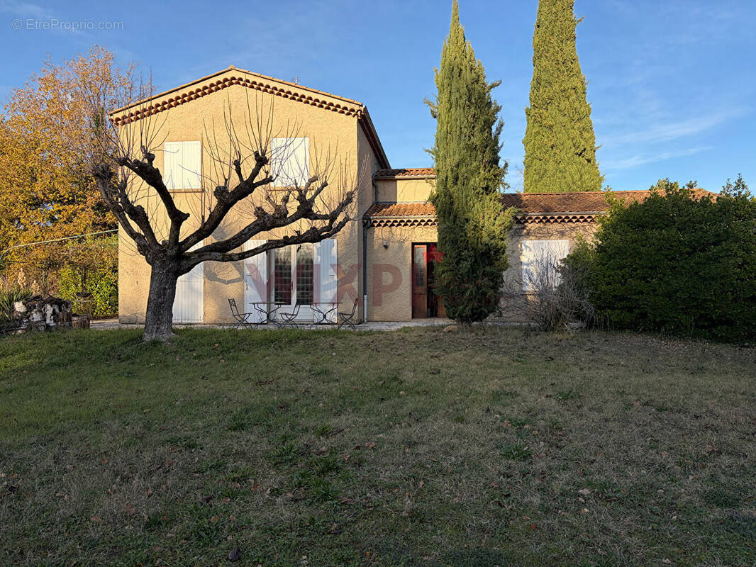 Maison à MONTELIER