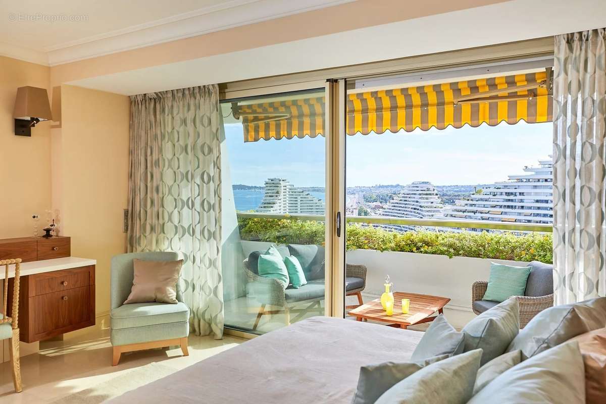 Appartement à VILLENEUVE-LOUBET