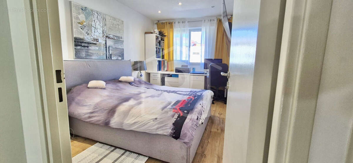 Appartement à VALLAURIS