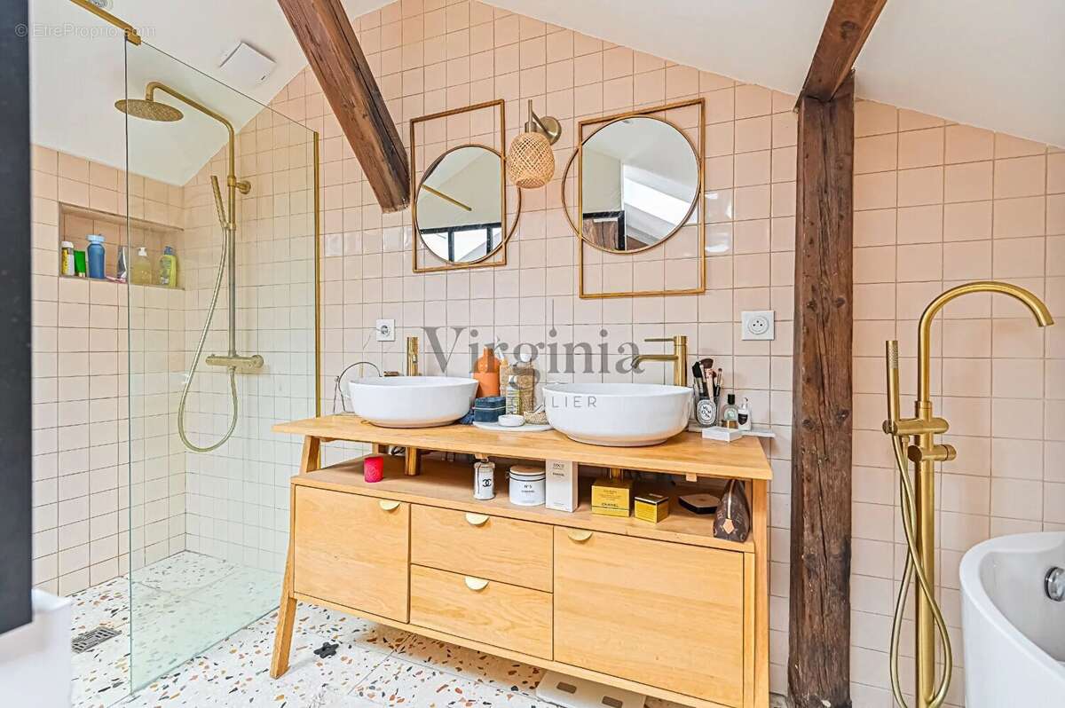 Appartement à CHARENTON-LE-PONT