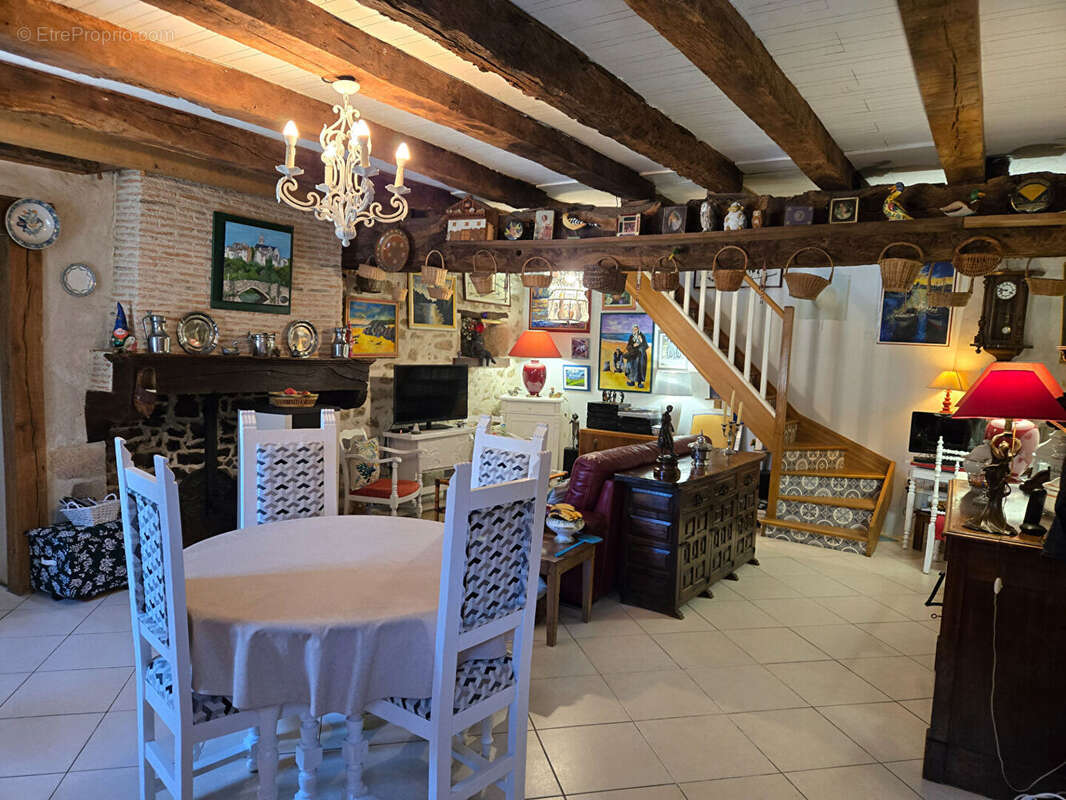 Maison à BLANZAC